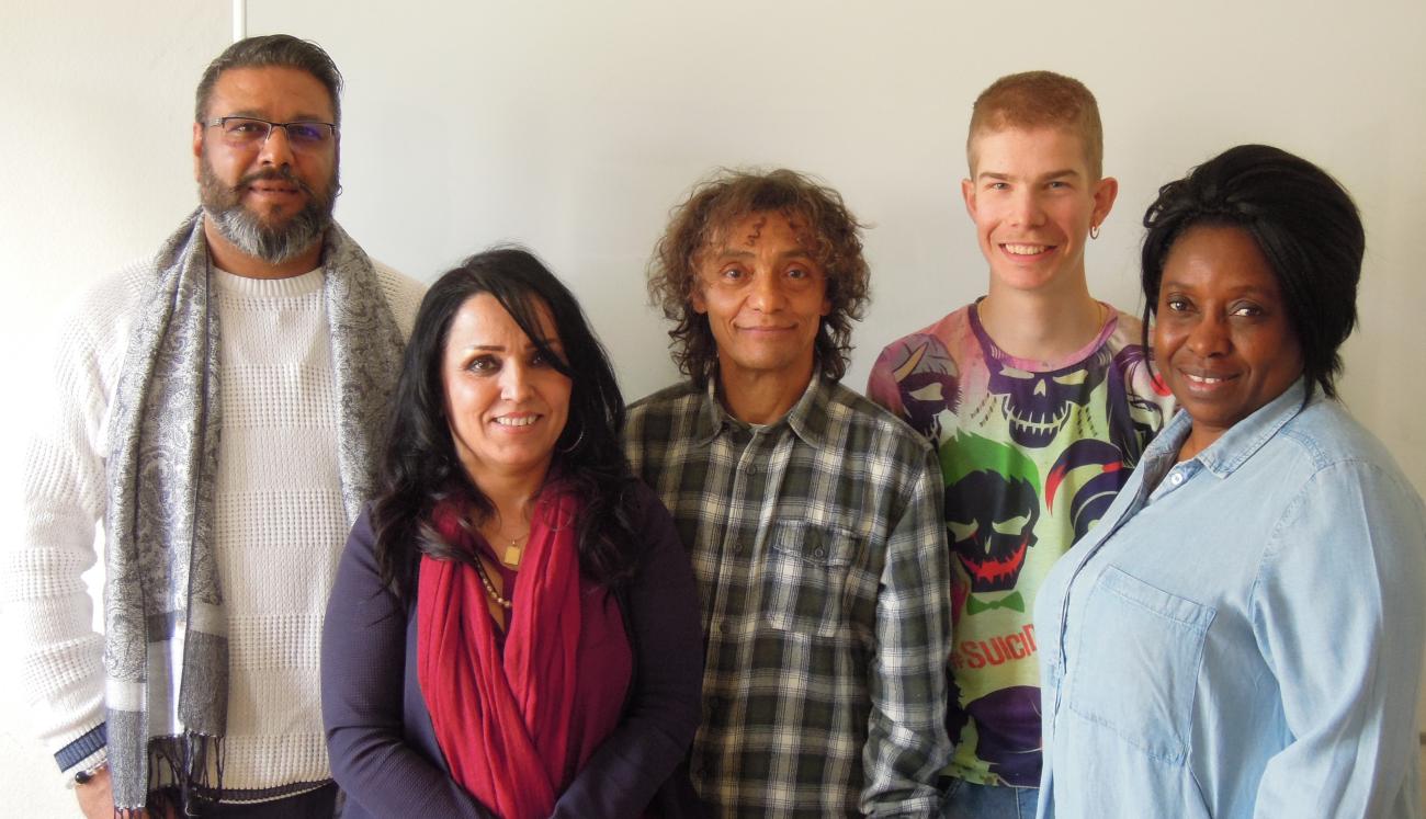 5 personnes 2 hommes Ambassadeurs Lire et Ecrire multi-culturel